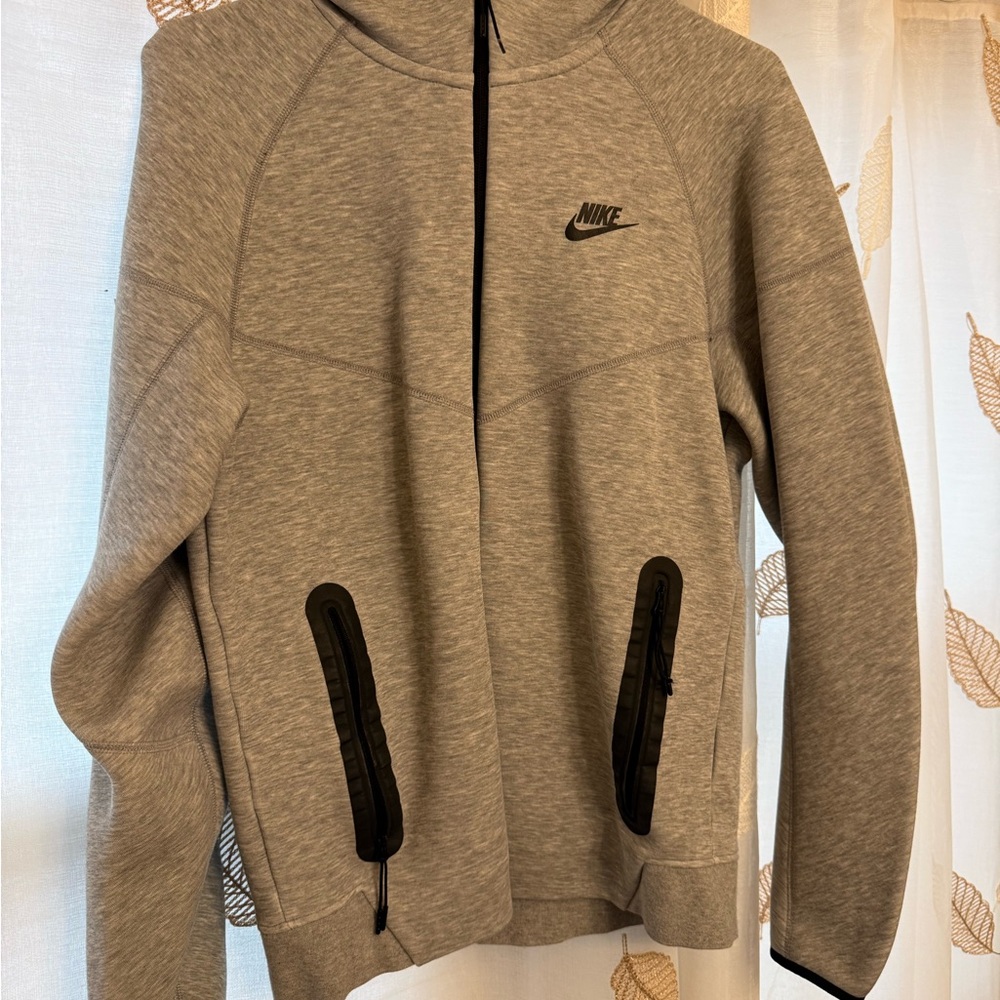 Nike Men's Gray Heather Zip-Up Jacket with Black Trim